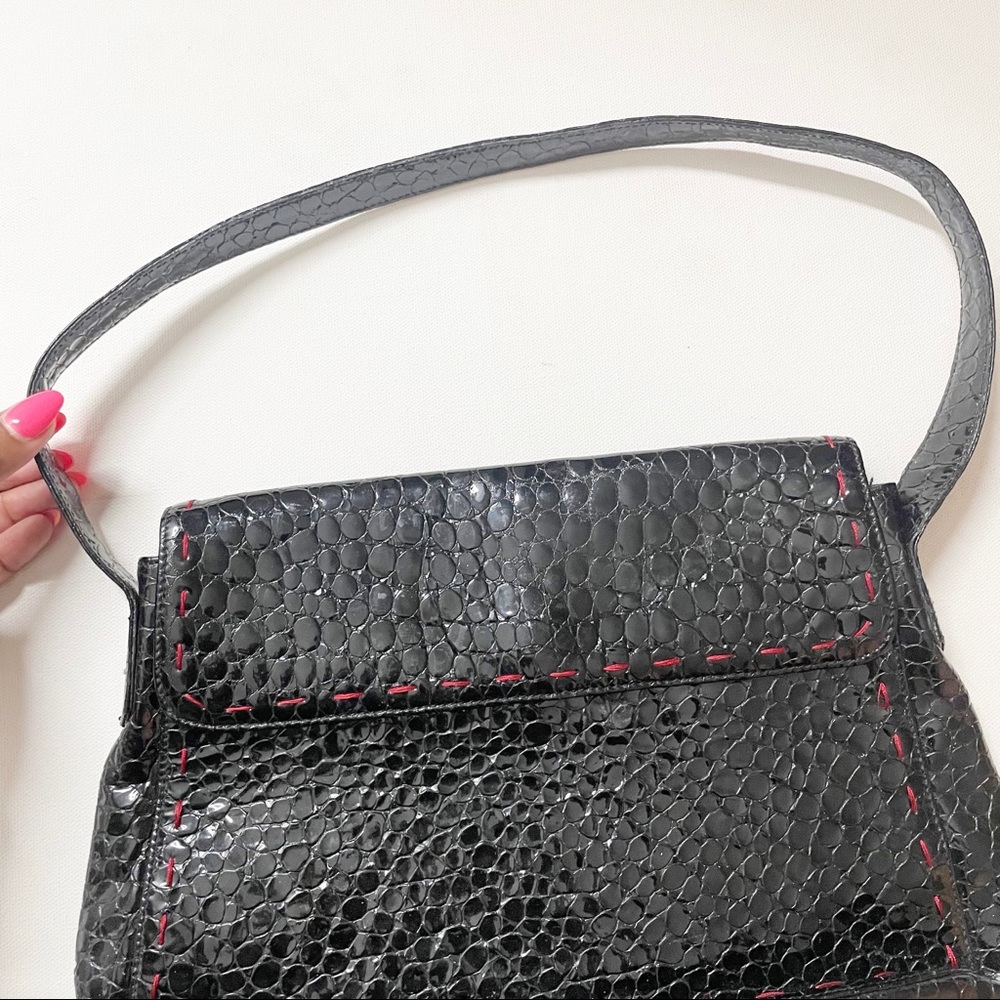 BCBG MAX AZRIA BLACK ITALIAN LEATHER SHOULDER BAG RED STITCHING RED INTERIOR - Picture 5 of 12